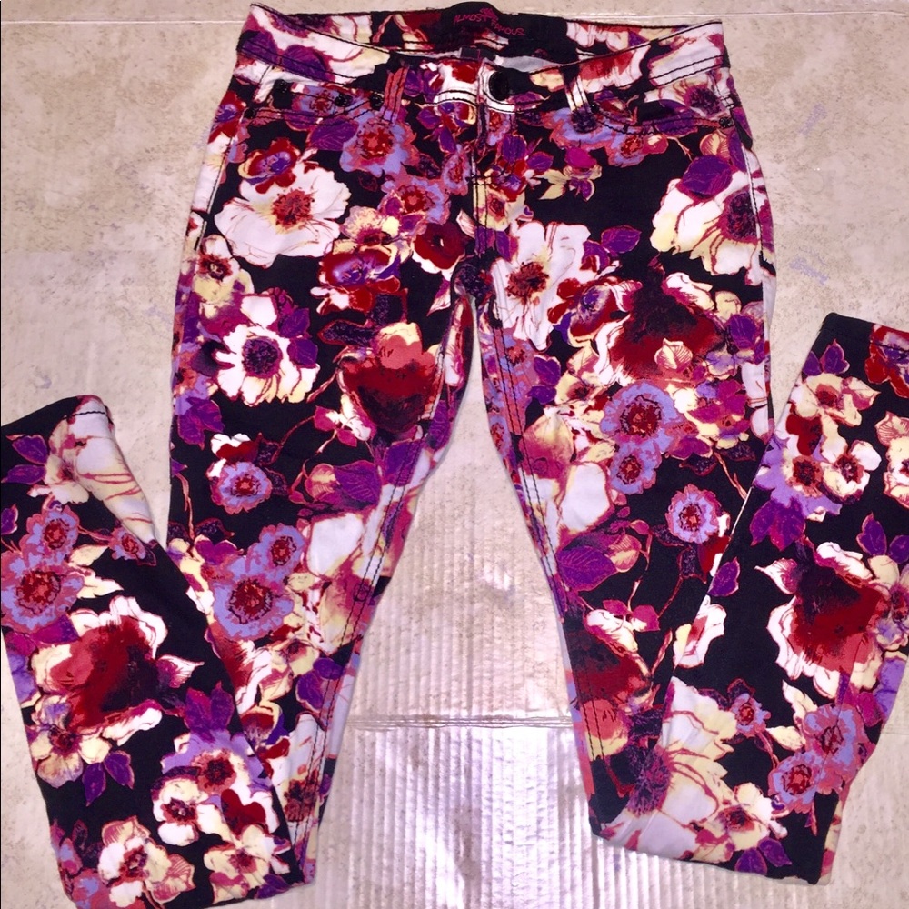 Almost Famous Floral Print Skinny Pants Size 1